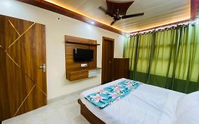 The Raman Palace- A Budget Hotel