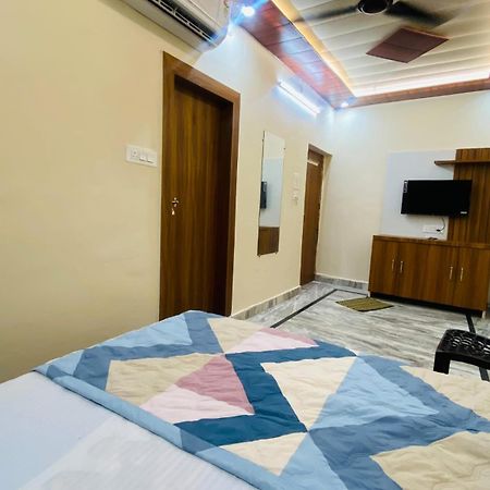 The Raman Palace- A Budget Hotel Mathura Exterior photo