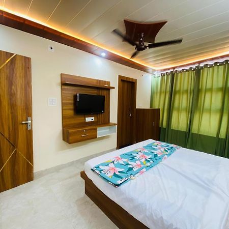 The Raman Palace- A Budget Hotel Mathura Exterior photo