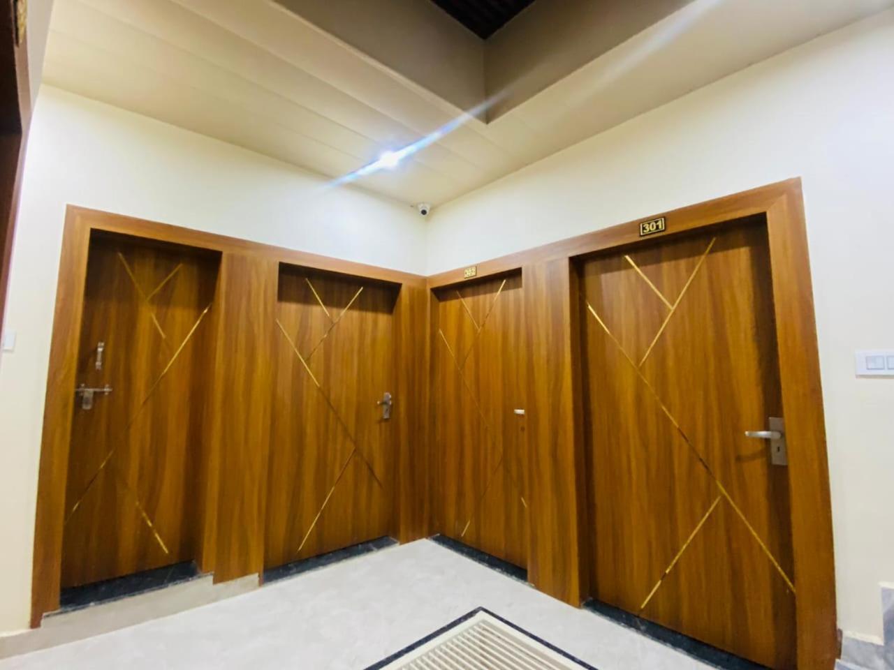 The Raman Palace- A Budget Hotel Mathura Exterior photo