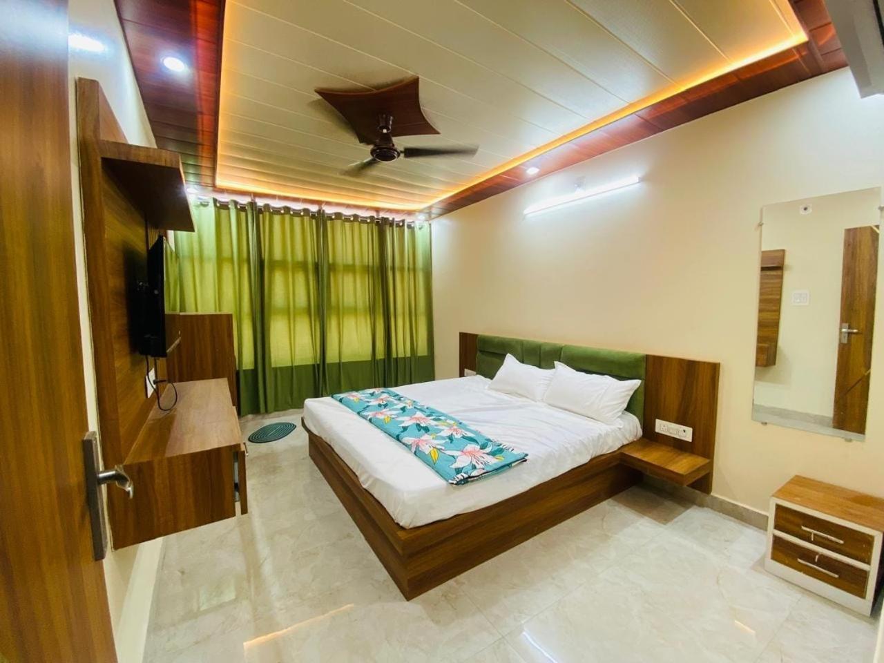 The Raman Palace- A Budget Hotel Mathura Exterior photo