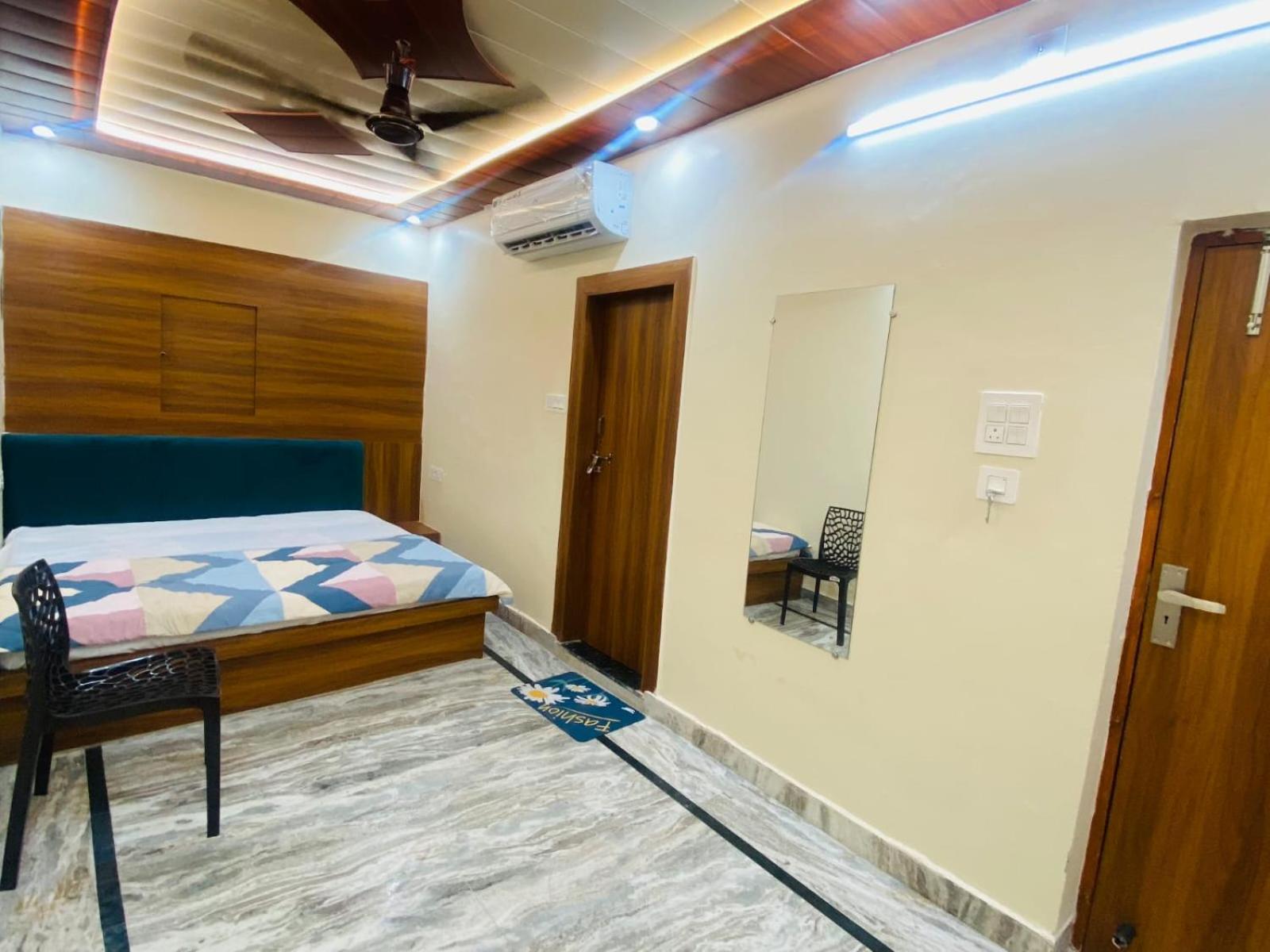 The Raman Palace- A Budget Hotel Mathura Exterior photo