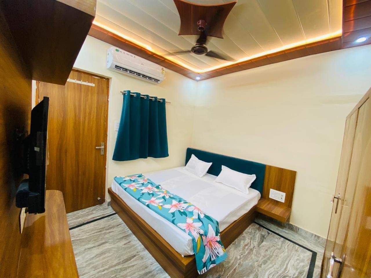 The Raman Palace- A Budget Hotel Mathura Exterior photo