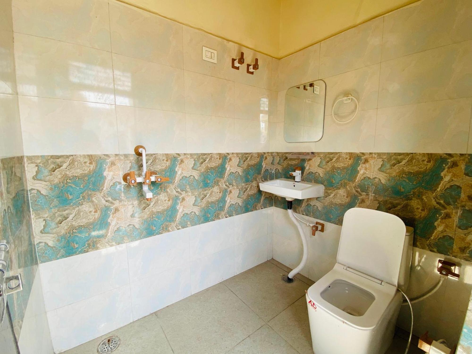 The Raman Palace- A Budget Hotel Mathura Exterior photo