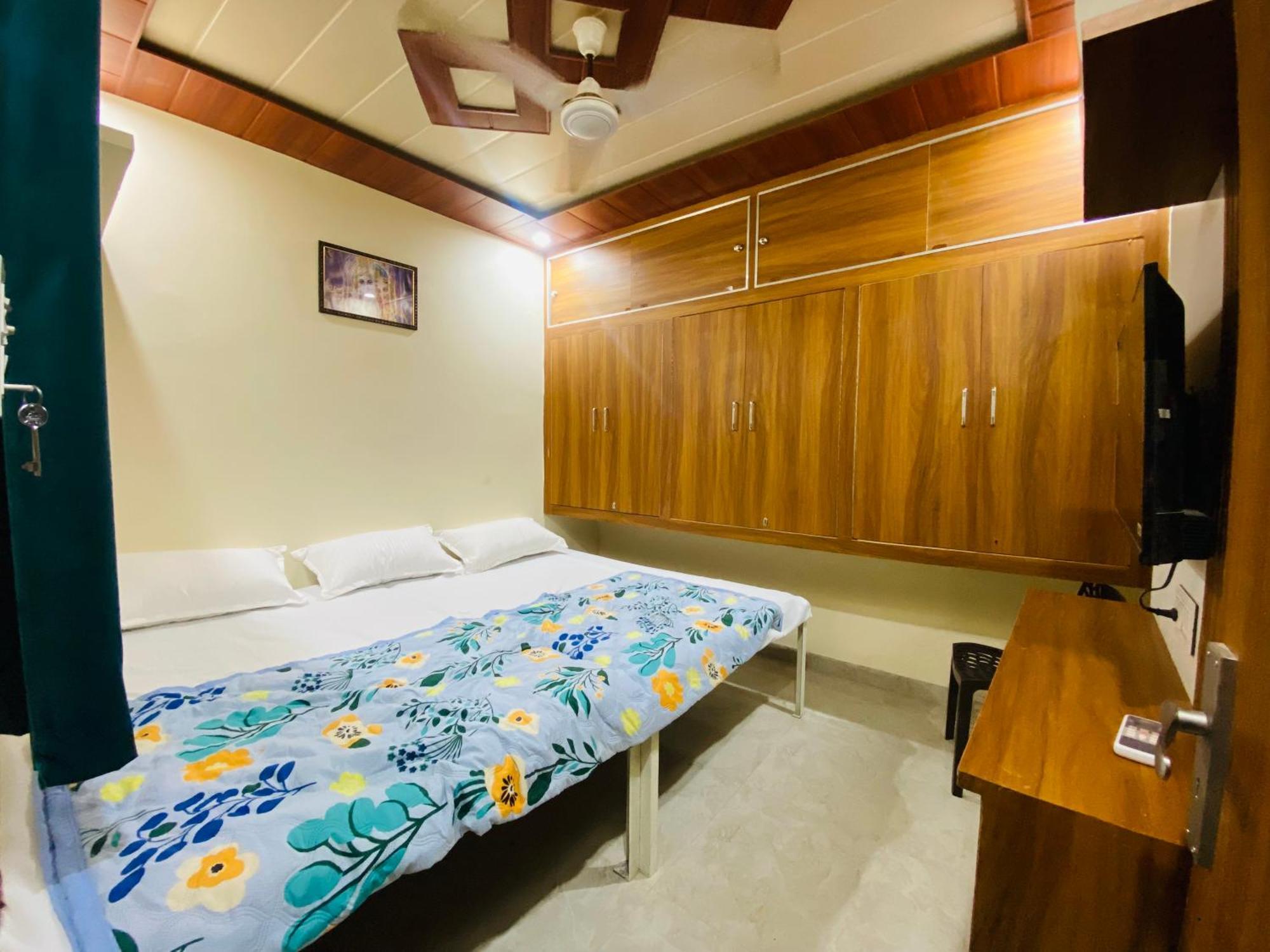 The Raman Palace- A Budget Hotel Mathura Exterior photo